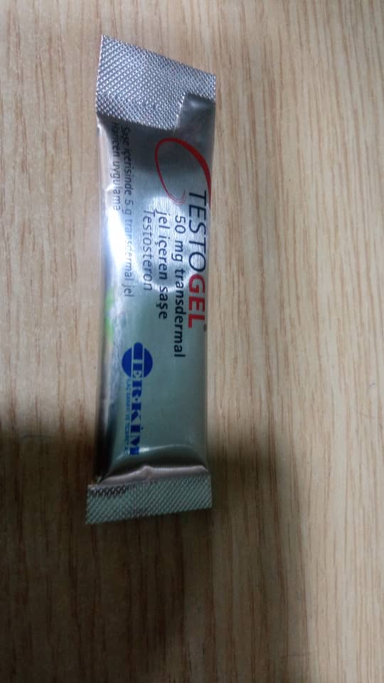 Testogel packaging on a wooden surface